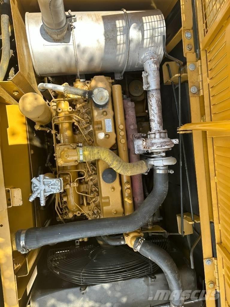 CAT 320C Средни екскаватори 7т - 12т