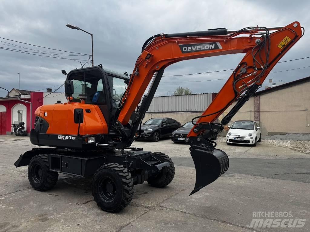 Develon DX 57 W-7 Колесни екскаватори