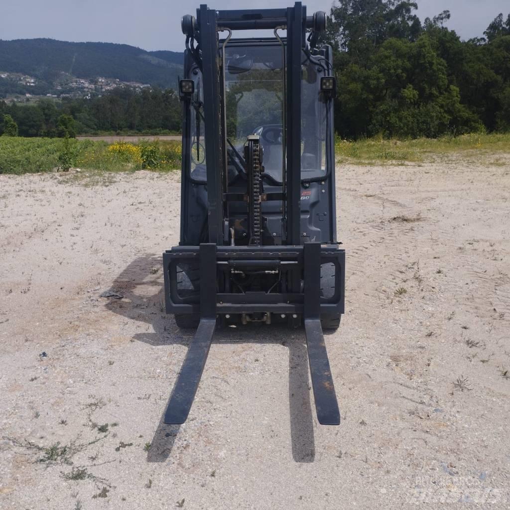 Linde E 25 Електрически вилични кари-повдигачи