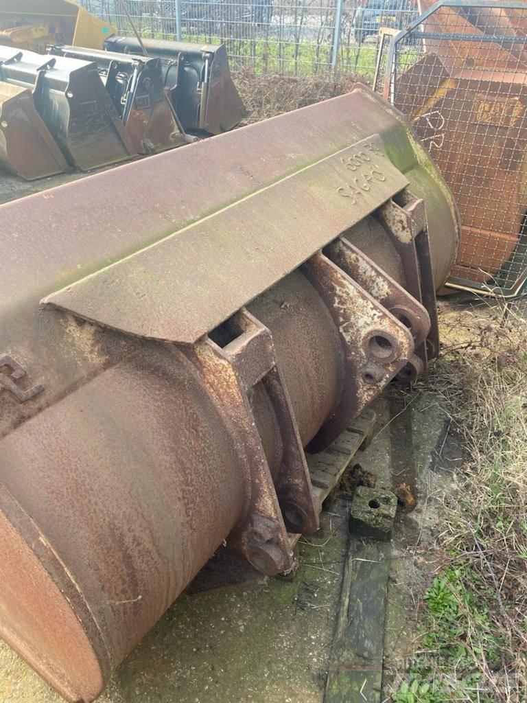 CAT 953 Кофи