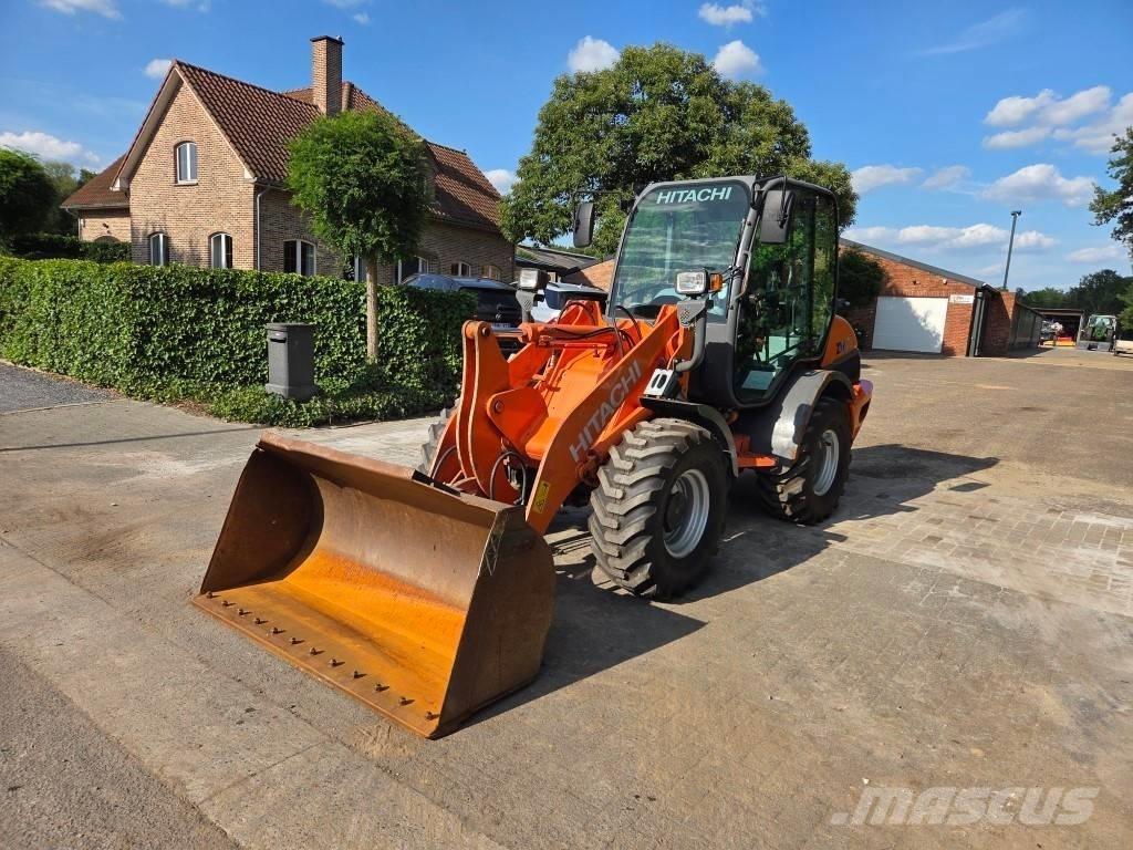 Hitachi ZW 75 Колесни товарачи