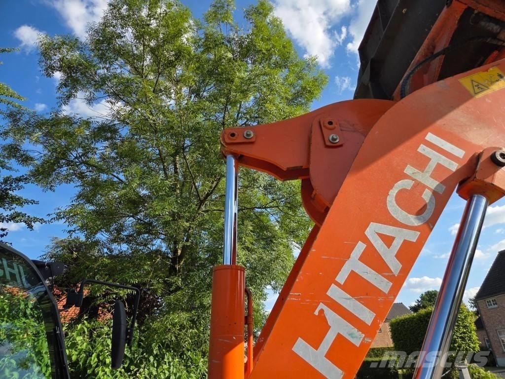 Hitachi ZW 75 Колесни товарачи