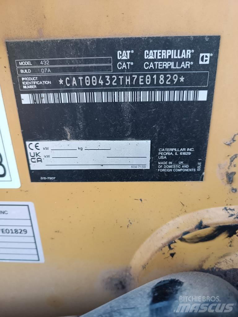 CAT 432 F Товарач със заден ексватор