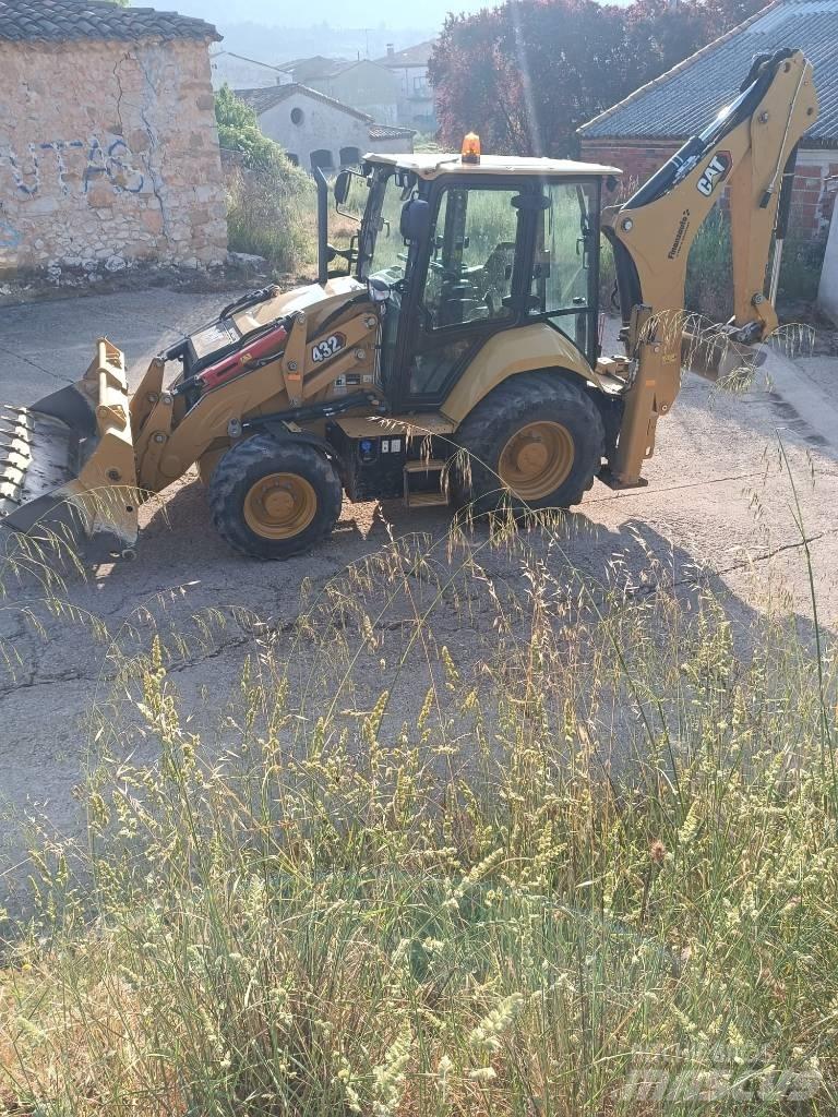 CAT 432 F Товарач със заден ексватор