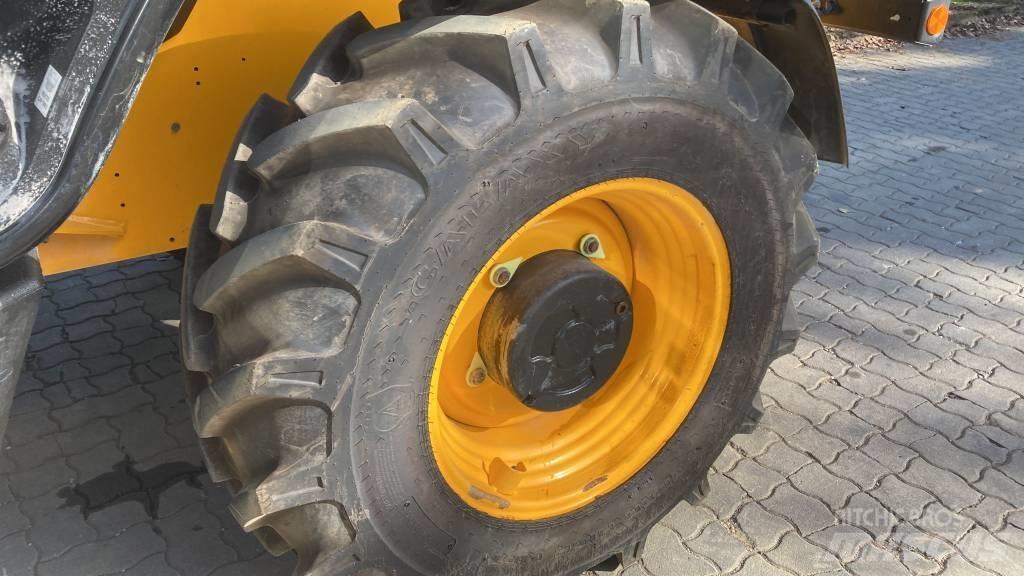 JCB 535 V 125 Телескопични товарачи