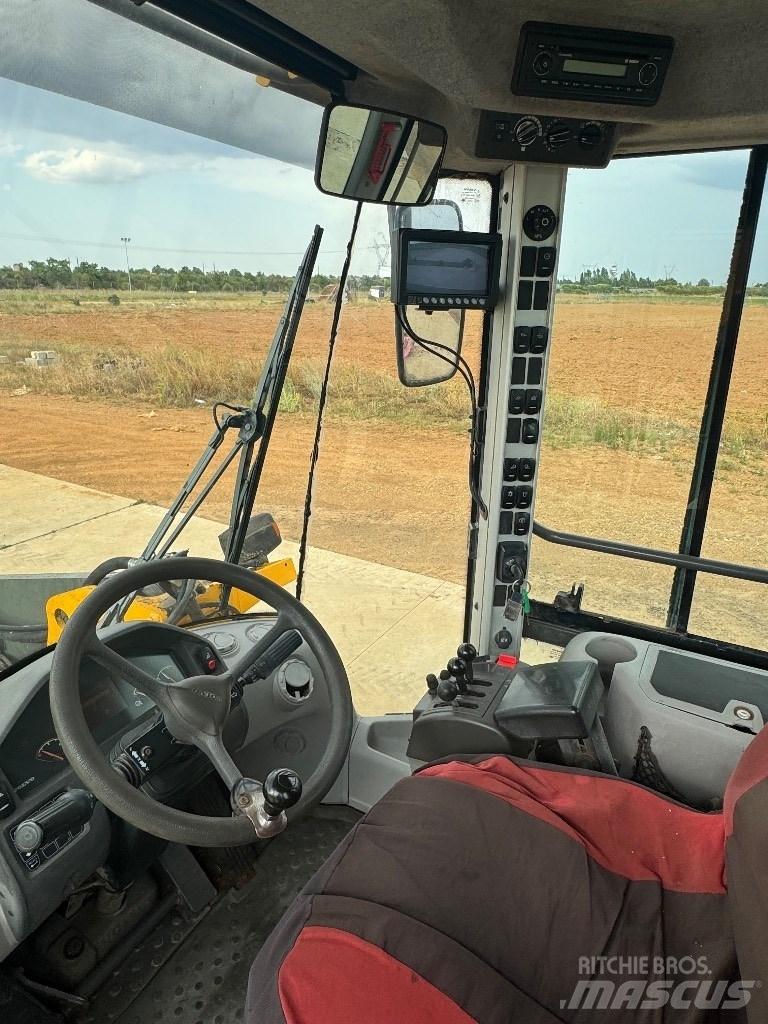 Volvo L90F Колесни товарачи