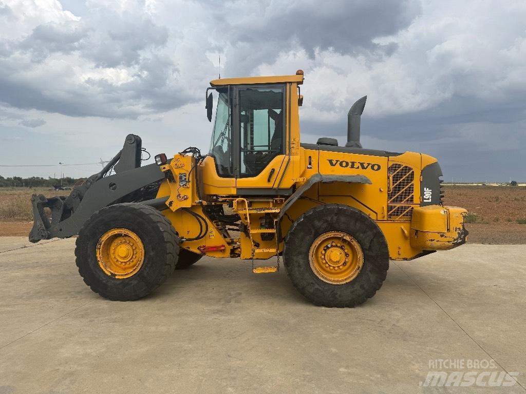 Volvo L90F Колесни товарачи