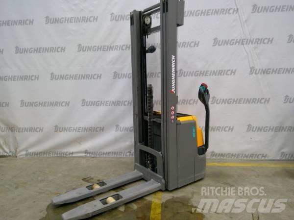 Jungheinrich EJC 214 Колички високоповдигачи с теглич