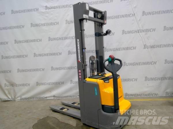 Jungheinrich EJC 214 Колички високоповдигачи с теглич