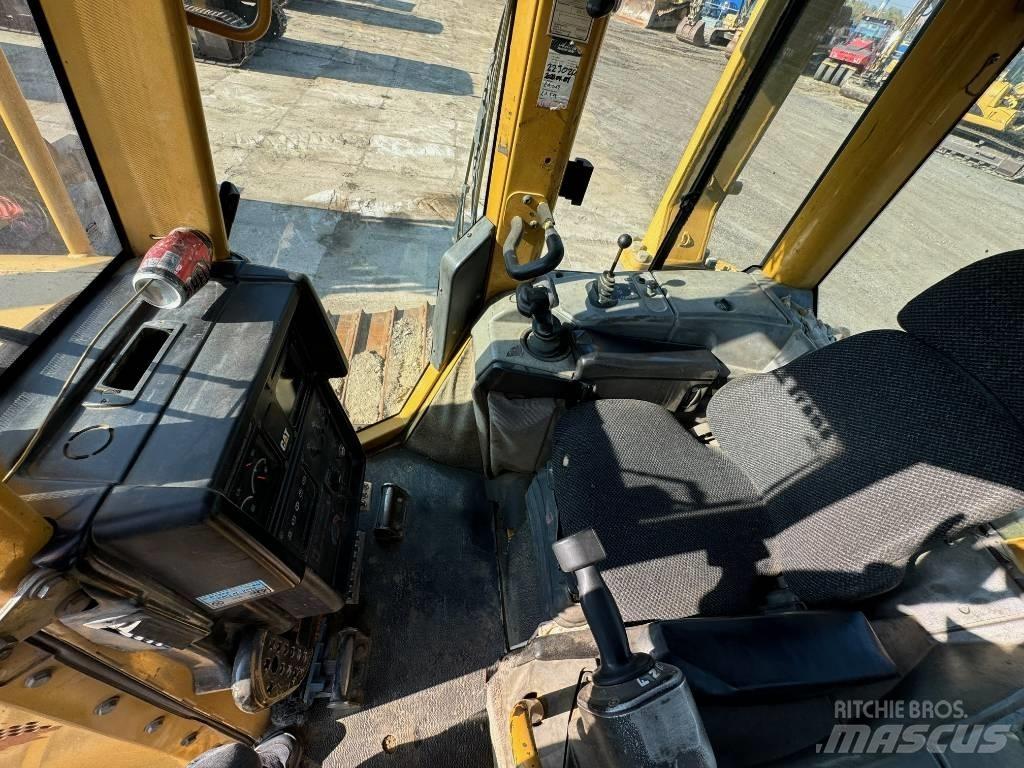 CAT D 6 N LGP Верижни булдозери
