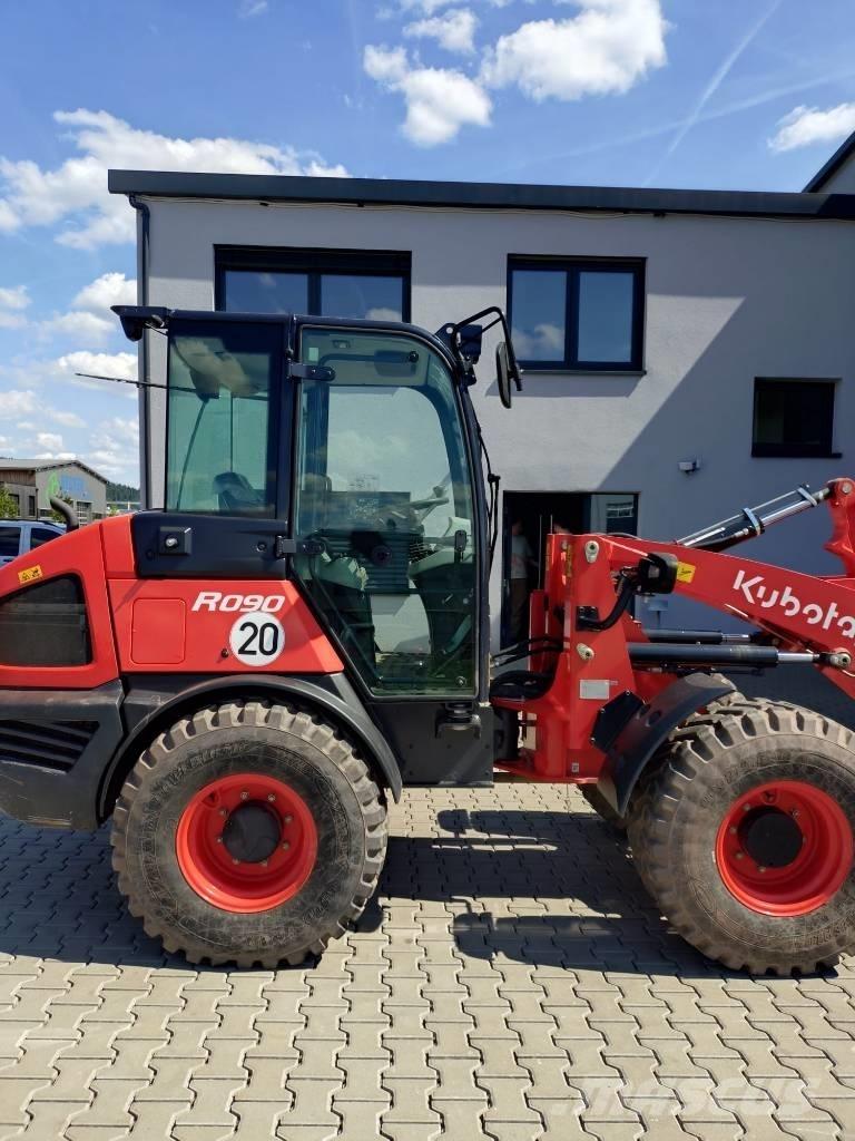 Kubota R 090 Колесни товарачи