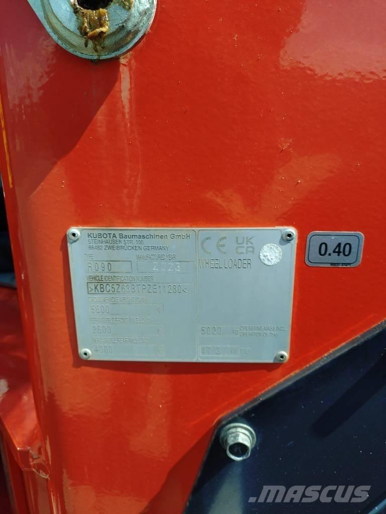 Kubota R 090 Колесни товарачи