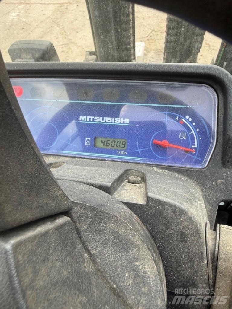 Mitsubishi FG 30 Камиони с АГУ