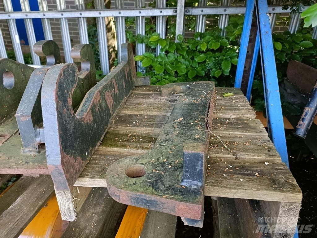 JCB WELD ON BRACKETS Други товарещи и копаещи и аксесоари