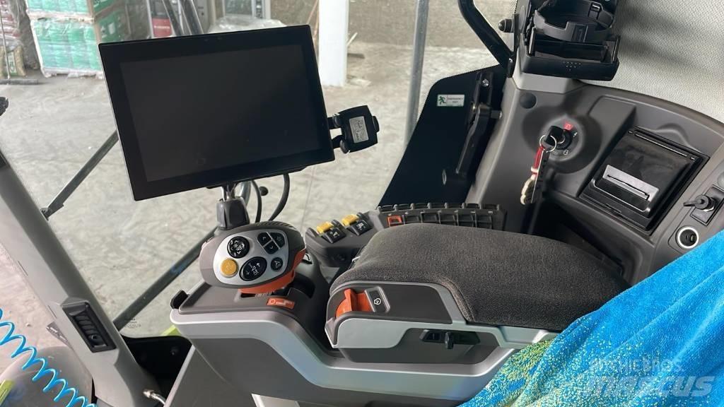 CLAAS LEXION 7700 TT Комбайни