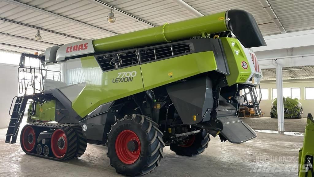 CLAAS LEXION 7700 TT Комбайни