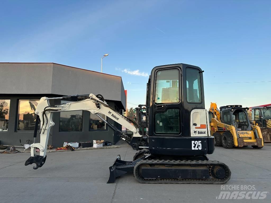 Bobcat E25EM Мини екскаватори < 7 т