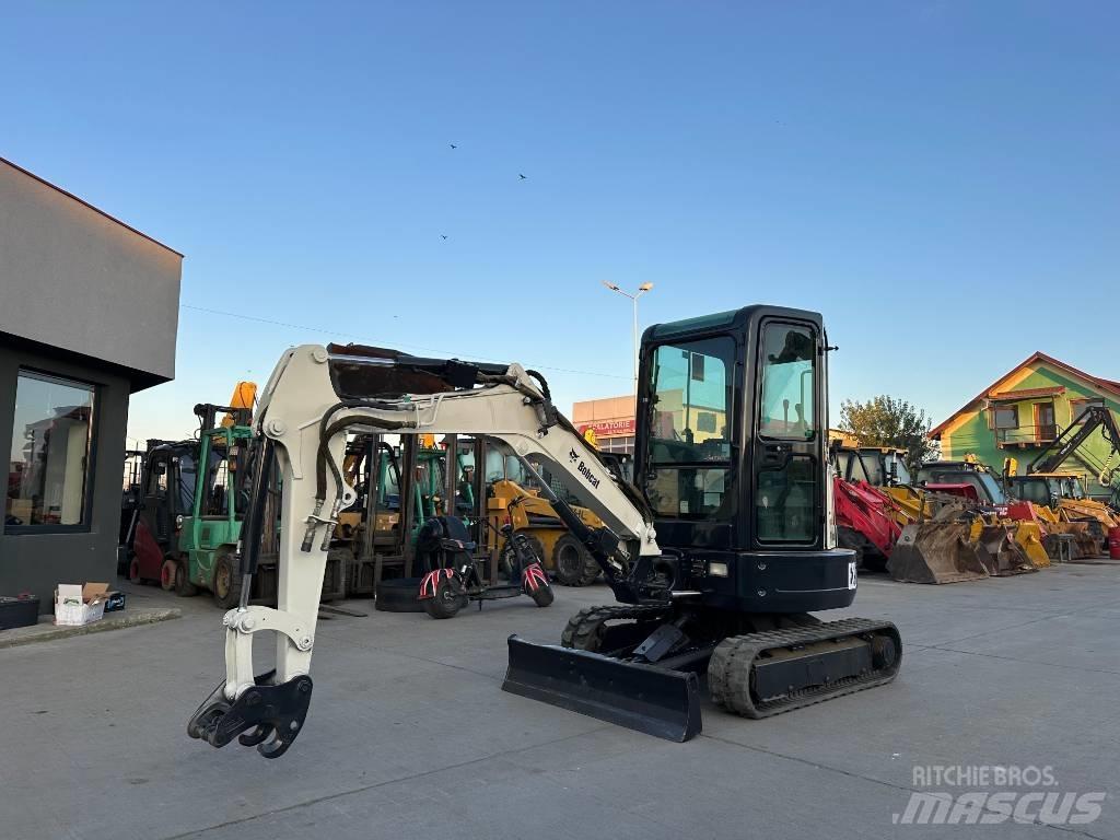 Bobcat E25EM Мини екскаватори < 7 т