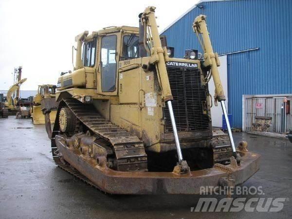 CAT D8N Верижни булдозери
