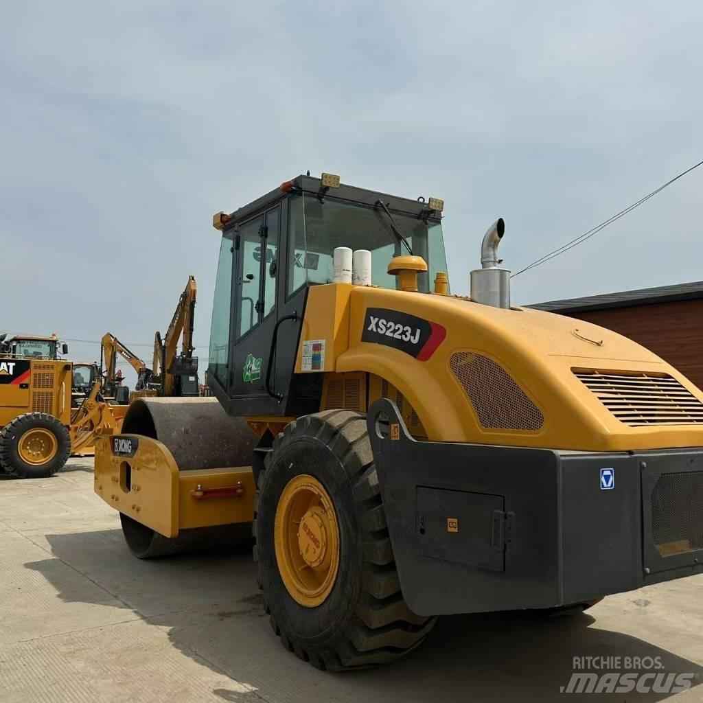 XCMG XS 223 J Еднобарабанни ролки
