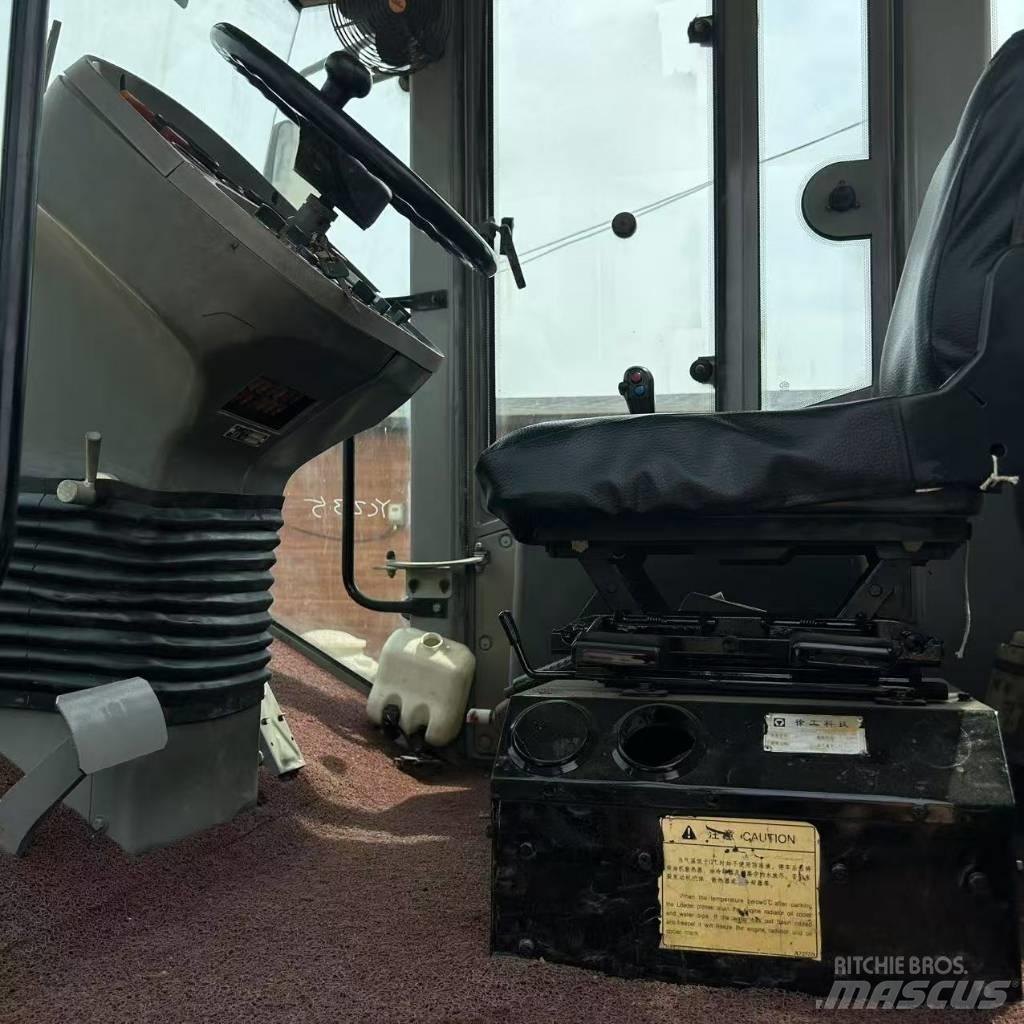 XCMG XS 223 J Еднобарабанни ролки
