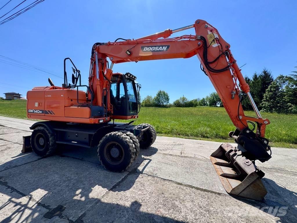 Doosan DX 140 W-3 Колесни екскаватори