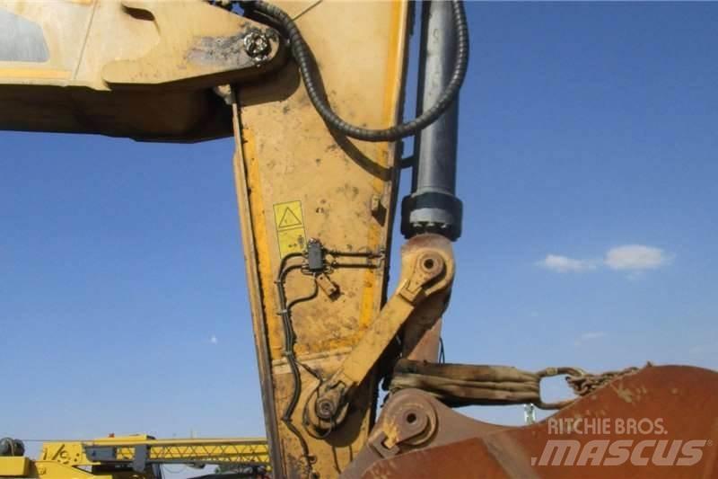 CAT 374FL Мини екскаватори < 7 т