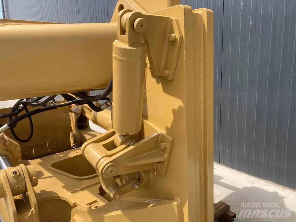 CAT D8T Скарификатор