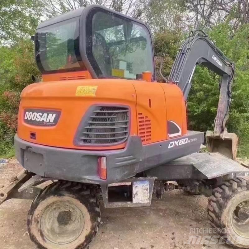 Doosan DX60W Колесни екскаватори