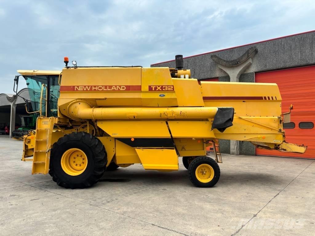 New Holland TX 32 Комбайни