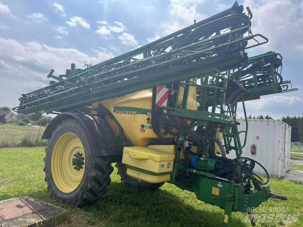 John Deere 840 i Прикачни пръскачки
