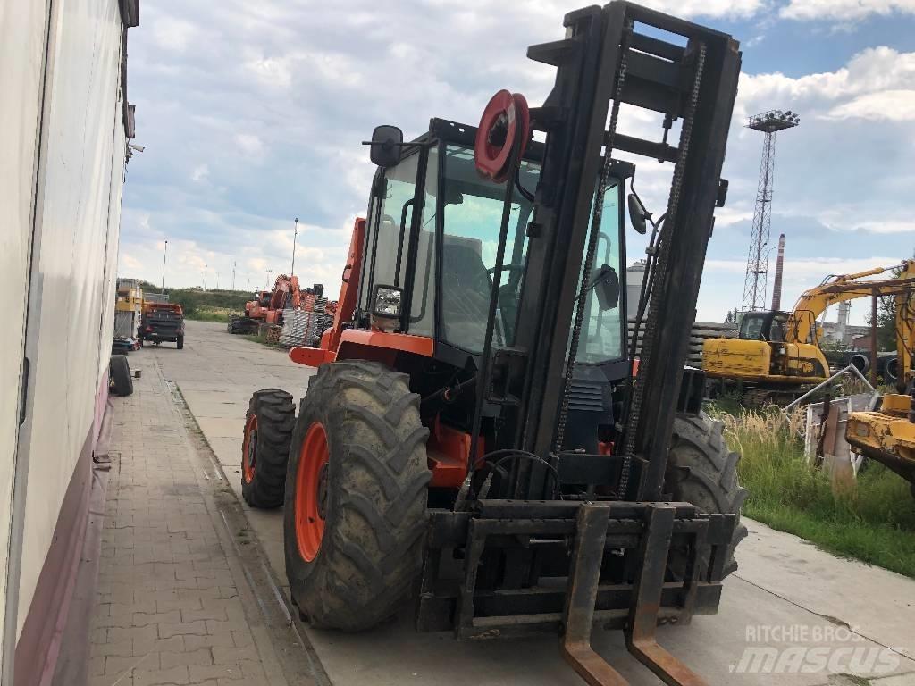 JCB 930-4 Камиони за херавни местности