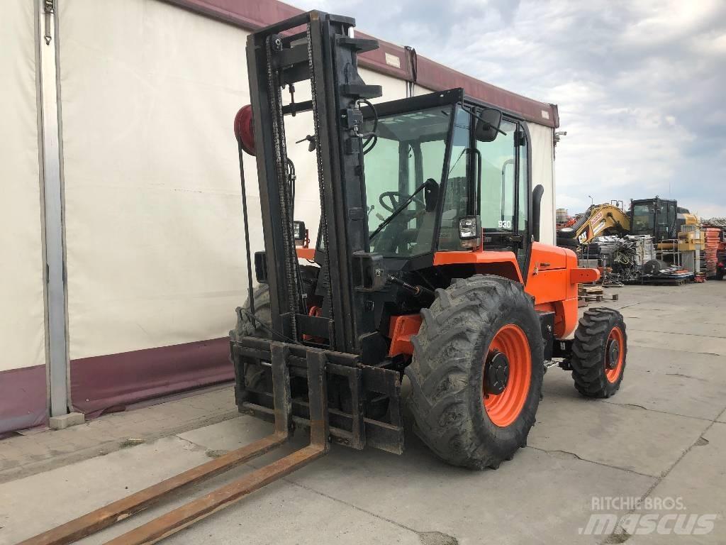 JCB 930-4 Камиони за херавни местности