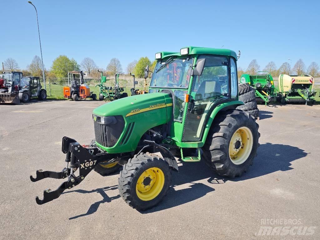John Deere 4520 Компактни трактори