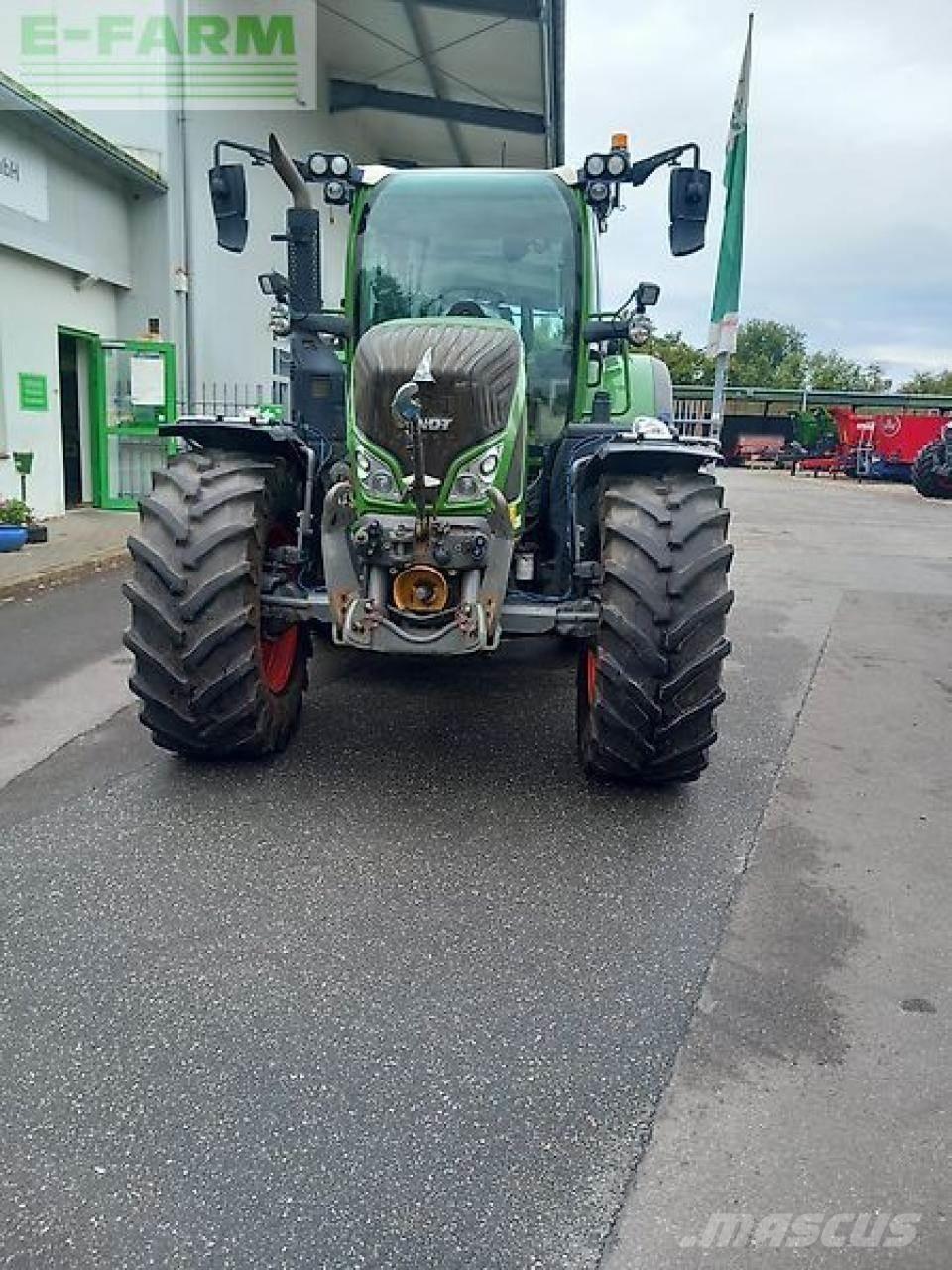 Fendt 724 vario s4 Трактори