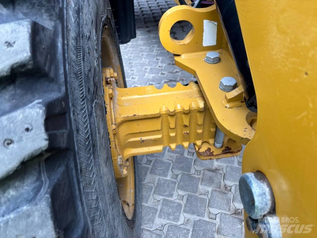 CAT 908 M Колесни товарачи