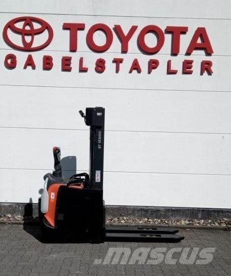 Toyota SPE140L Самоходни товарачи