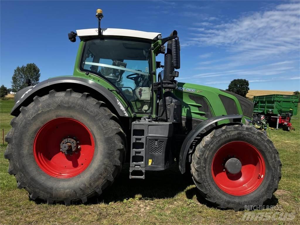 Fendt 828 Vario Трактори