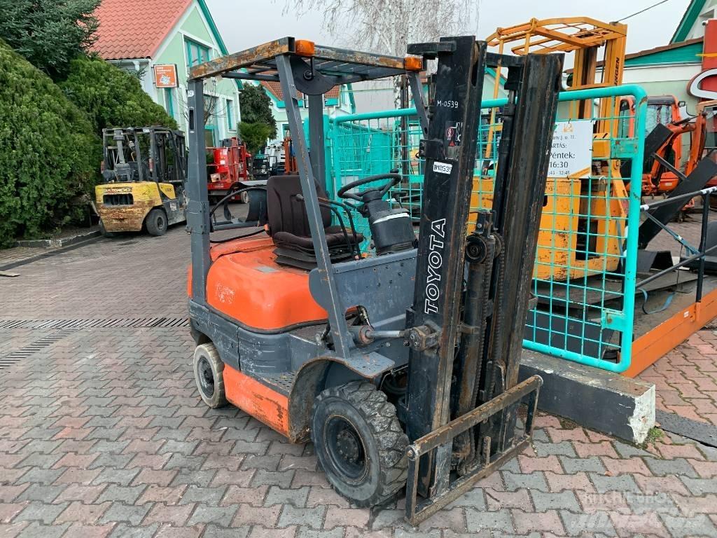 Toyota 6 FGF 15 Камиони с АГУ