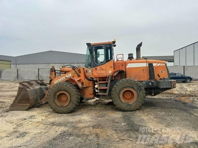 Doosan DL 300 Колесни товарачи