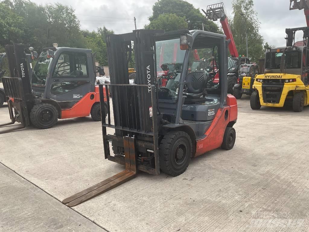 Toyota 02-8 FDF 25 Дизелови камиони