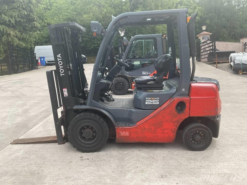 Toyota 02-8 FDF 25 Дизелови камиони