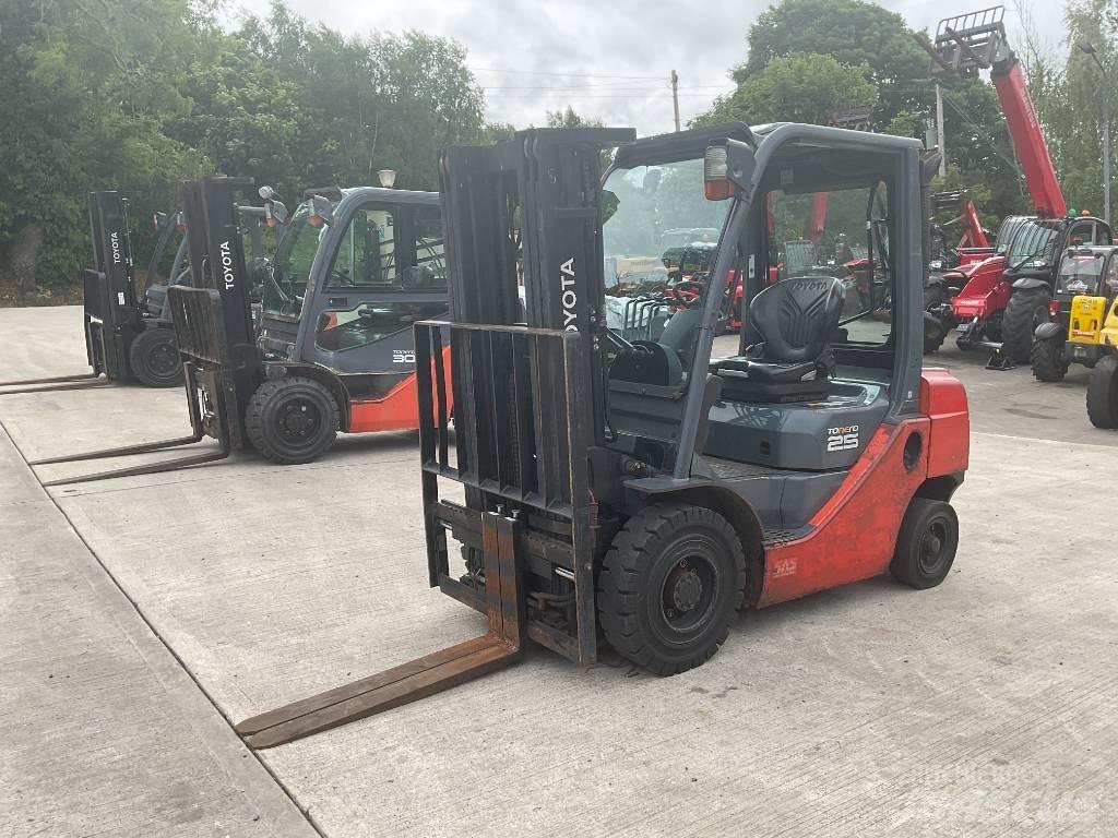 Toyota 02-8 FDF 25 Дизелови камиони