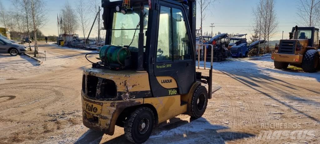 Yale GLP030VX Камиони с АГУ