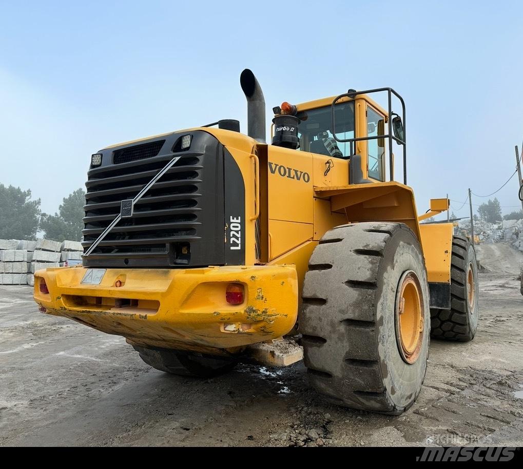 Volvo L 220 E Колесни товарачи