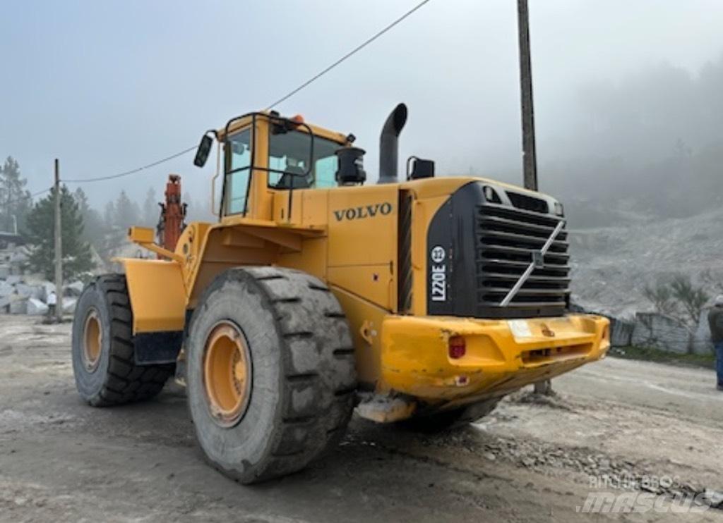 Volvo L 220 E Колесни товарачи