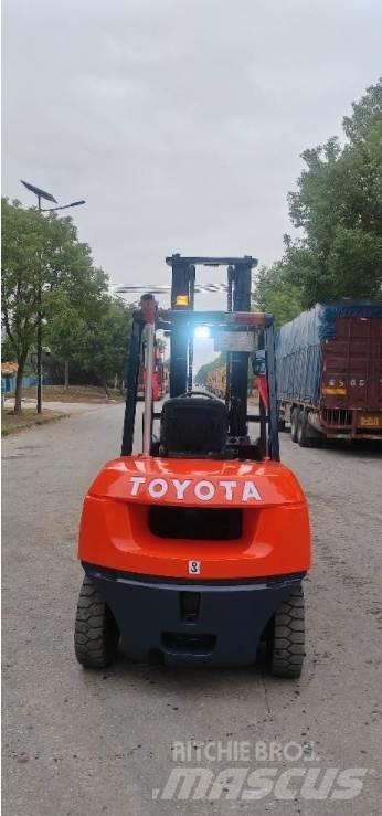 Toyota FD 50 Дизелови камиони