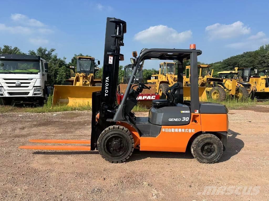 Toyota 30 Forklift Дизелови камиони
