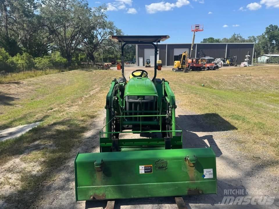 John Deere 3038 E Трактори