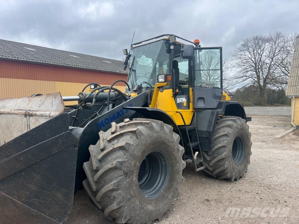 Komatsu WA 320-5 Колесни товарачи